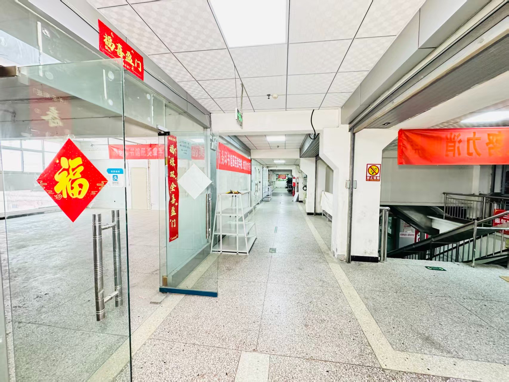 平安街灵活办公空间，满足企业不同发展阶段需求 ✨ 商业配套完善，助力企业快速成长 ✨ AI产业资源链接，共建创新生态 ✨ 办公、展示、运营一体化空间  现在入驻，抢占AI产业发展新赛道！